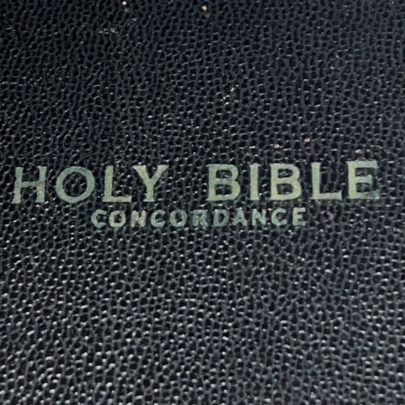 KJV Vintage 1945 Holy Bible Concordance leather bound zip around - Picture 2 of 10